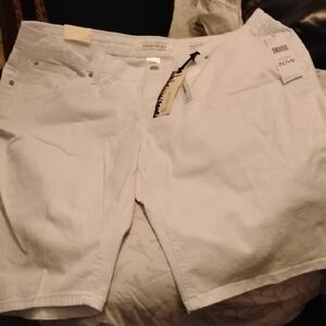 Women's Jones New York White Denim Bermuda Shorts NWT